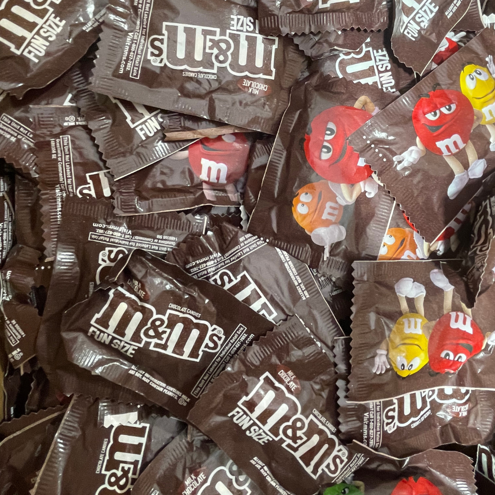 M&M’s Milk Chocolate Candy Fun Size Packs, Crunchy Shell & Creamy Center, Bulk Sharing Pack